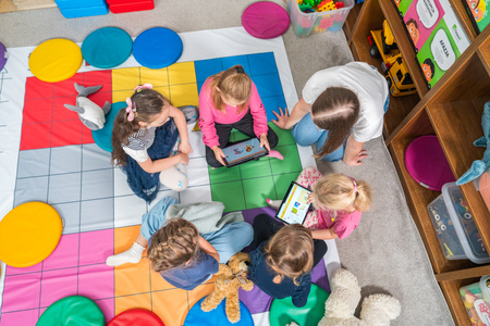 Edukacyjna Mata STEAM z interaktywną obudową cyfrową